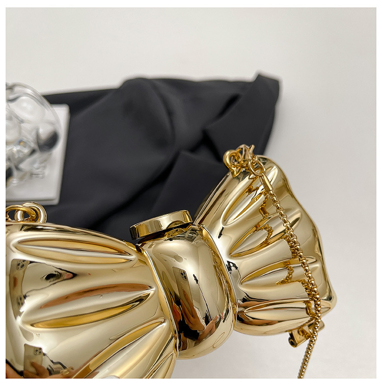 Glossy Gold Metal Bow Shaped M - Wedding Vendor recension och pris